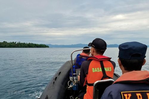 13 người đang mất tích trong vụ chìm tàu ngoài khơi Indonesia