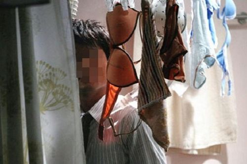 Bực tức vì bị mất nội y liên tục, cô gái 'giăng bẫy' tóm gọn tên biến thái