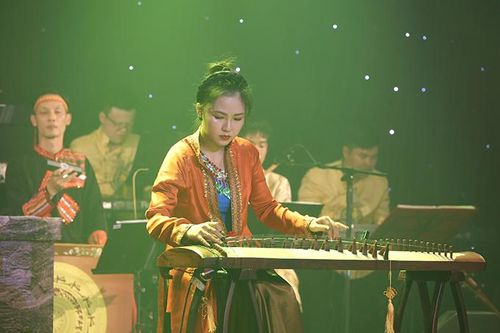 Chuyện về nữ nhạc công đàn tranh 9X