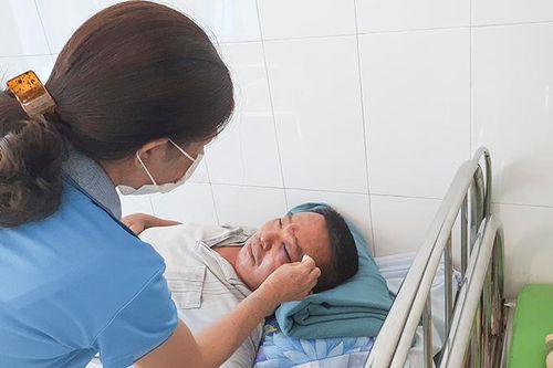 Bị nhà xe vây đánh hội đồng