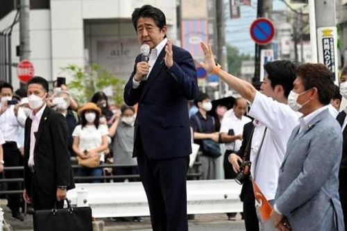 2,5 giây quyết định sinh tử của ông Abe Shinzo