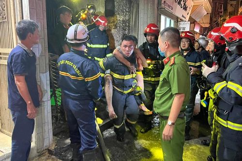 Tặng Bằng khen 1 tập thể, 2 cá nhân dũng cảm cứu thoát 4 người trong đám cháy