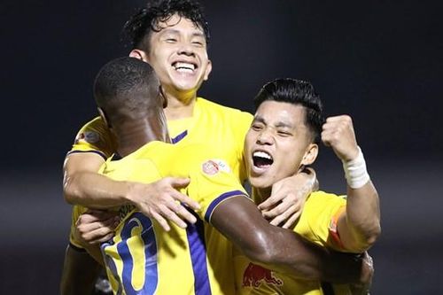 Vòng 8 V -League: Khách gặp khó