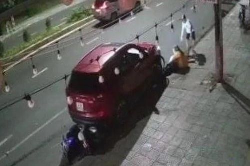 Người đàn ông lái ôtô tông vợ cũ vì ghen tuông
