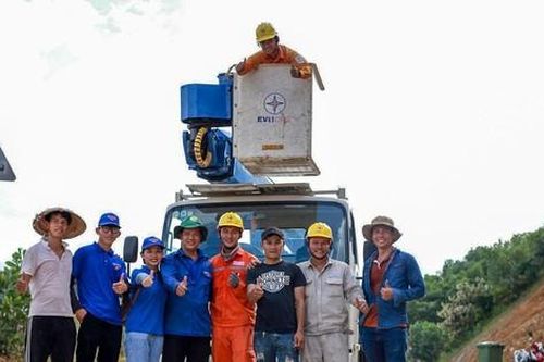 Bóng áo xanh tình nguyện trên khắp nẻo đường miền núi