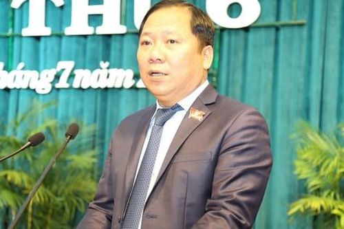 Hàng loạt nhân viên y tế nghỉ việc, Chủ tịch tỉnh Bình Định nói gì?