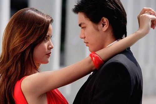 Cô hàng xóm đa tình và 'chiêu trò' khiến nhiều người đàn ông dính bẫy