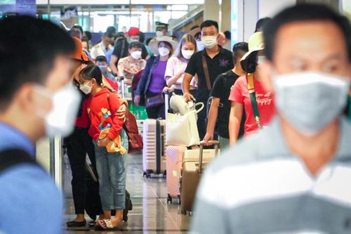 Hãng hàng không thu phí làm thủ tục nhanh ở Tân Sơn Nhất là tận thu