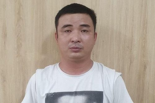 Ghen tuông, lái ô tô 'truy sát' vợ cũ và bạn trai