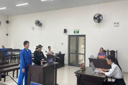 Cặp tình nhân 'dắt nhau' vào tù vì buôn ma túy