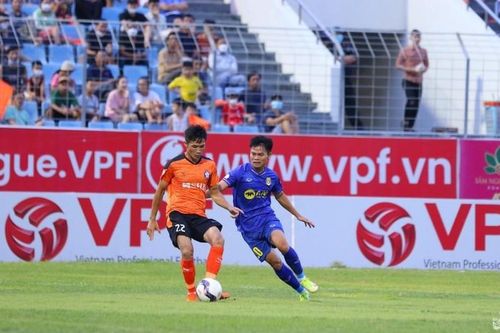 Sông Lam Nghệ An: 'tai nạn' tập thể trên sân Hòa Xuân?