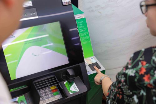 Vietcombank triển khai ứng dụng căn cước công dân gắn chip
