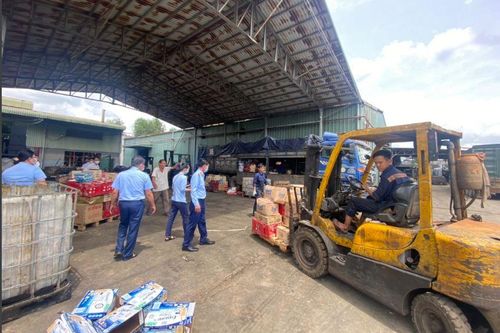 Tiêu hủy lô sữa và hàng hóa không rõ nguồn gốc trị giá 1,8 tỷ đồng tại Long An