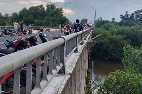 Người dân hoảng hồn phát hiện thi thể cháy đen đang phân hủy