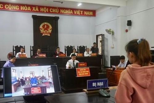 Đắk Nông: TAND mở phiên xét xử trực tuyến gã chồng đâm vợ suýt chết