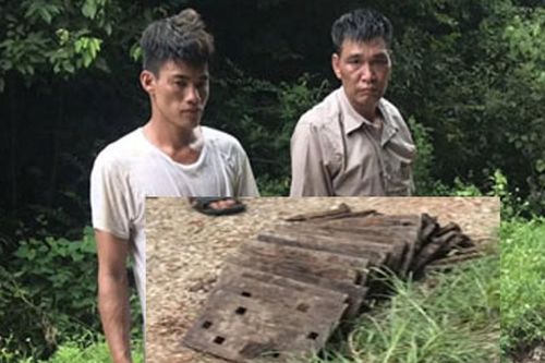 Bắt quả tang đối tượng trộm thép đệm ray đường tàu