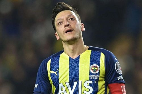 Ozil từ người hùng trở thành kẻ bị căm ghét