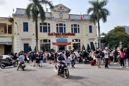 Lượng khách đến Hải Phòng bằng tàu hỏa tăng mạnh