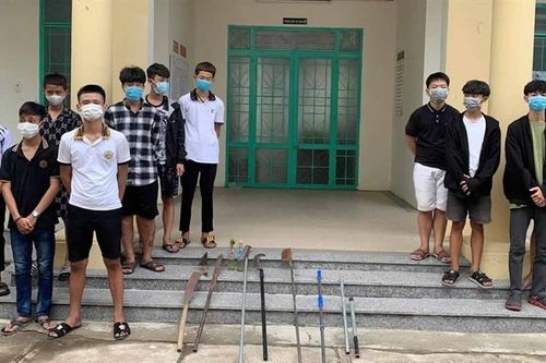 Thanh thiếu niên 'nói chuyện' bằng hung khí: SOS!