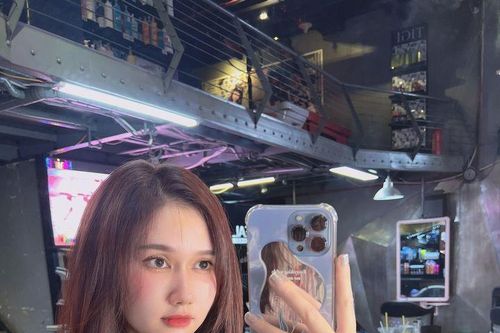 Sao Việt: Hồng Diễm lên đồ xuất sắc, Hương Giang thăng hạng nhan sắc hậu chia tay Đình Tú