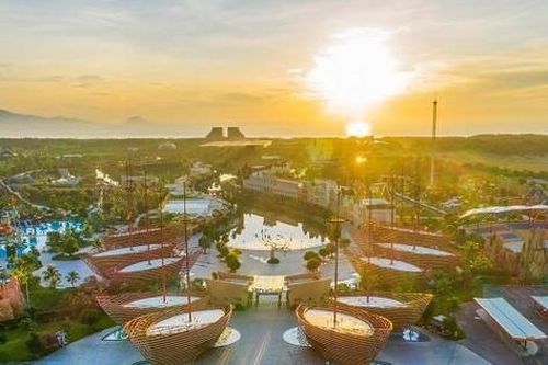 Nô nức trẩy hội 'Muôn màu xứ Quảng' tại VinWonders Nam Hội An