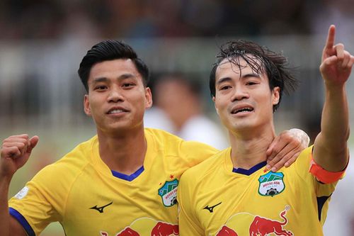 HLV Kiatisuk: Tôi rèn cho Văn Toàn dứt điểm mỗi ngày
