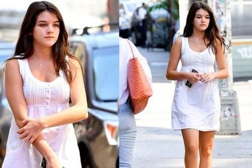 Suri Cruise để mặt mộc xuống phố vẫn thành tâm điểm nhờ ngoại hình nổi bật