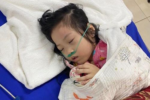 Người mẹ bị ám ảnh khoảnh khắc con gái được vớt lên từ bể bơi