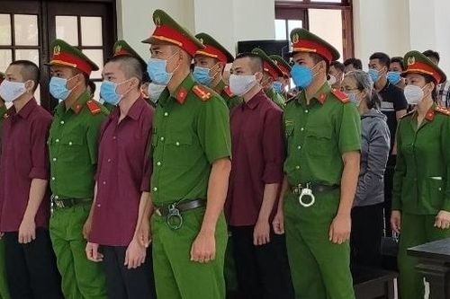 Ngày thứ hai xử vụ 'Tịnh thất bồng lai', bị cáo Lê Tùng Vân lại cáo vắng