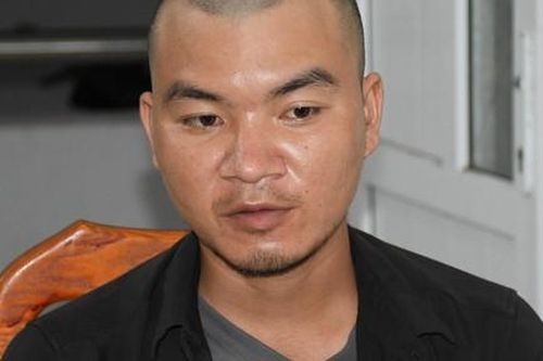 Gã thanh niên giả vờ rớt điện thoại để tấn công tài xế xe ôm cướp tài sản
