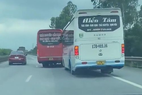 2 tài xế xe khách đánh võng trên cao tốc bị CSGT mời lên làm việc