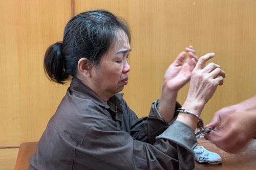 Tạt xăng đốt chồng, người phụ nữ bị phạt tù 18 năm