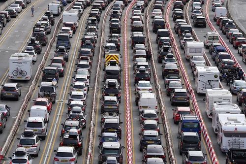 Pháp bị chỉ trích 'phá hỏng kỳ nghỉ hè'