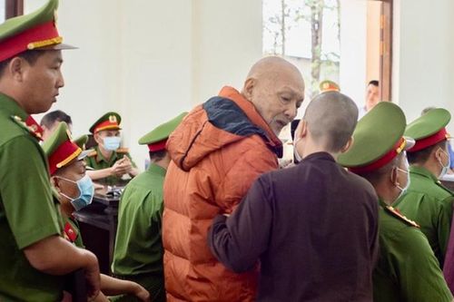 'Thầy ông nội' Lê Tùng Vân bàng hoàng nghe tòa tuyên án