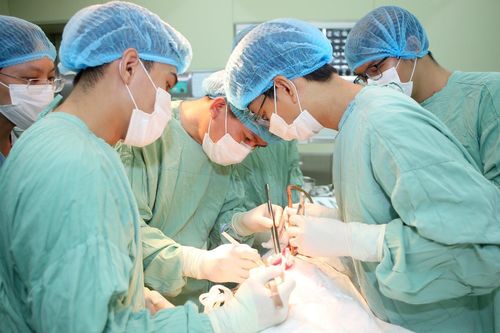 Biến chứng sau tán sỏi, bệnh nhân mất gần hết niệu quản trái