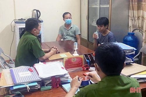 Công an xã ở Hà Tĩnh giúp người bị trầm cảm đi lạc hơn 20 km về lại nhà