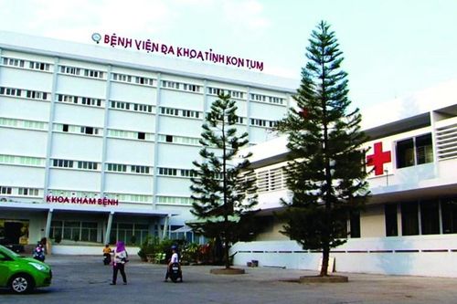 Kon Tum tìm giải pháp 'níu chân' nhân viên y tế