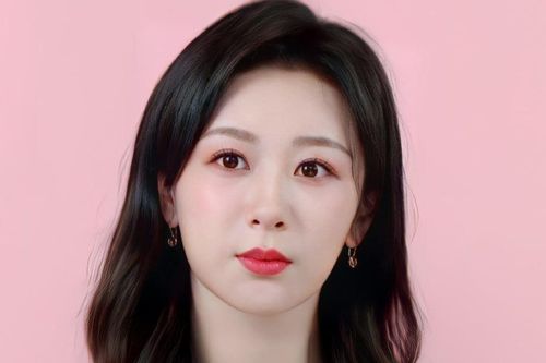 Dương Tử bất ngờ xuất hiện với gương mặt đơ cứng không khác gì 40 tuổi, netizen mỉa mai thẩm mỹ quá đà