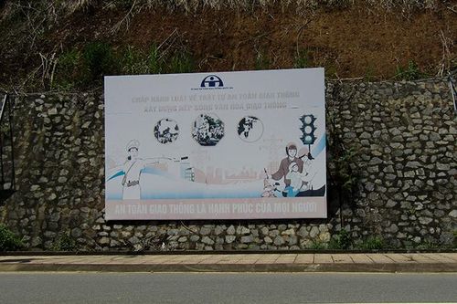 Cần làm mới pa nô tuyên truyền