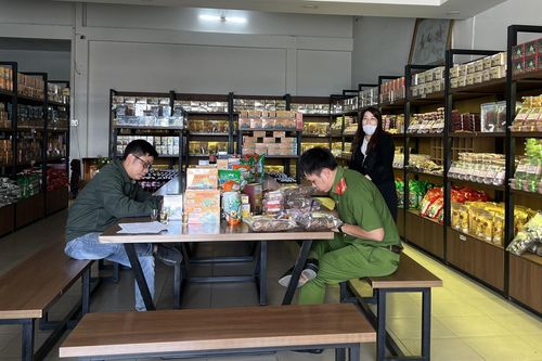 Hình ảnh xấu xí của 'cò đặc sản' và hướng dẫn viên du lịch