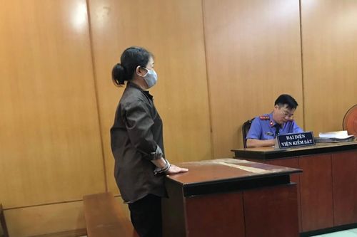 Ghen tuông tạt xăng đốt chết chồng
