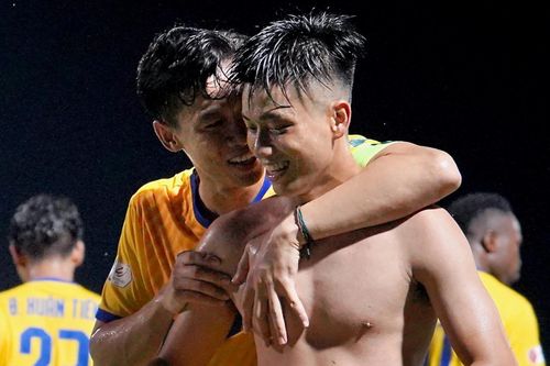 HLV Chu Đình Nghiêm nói gì khi chứng kiến siêu phẩm của Văn Đức?