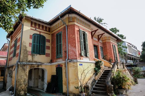 Thừa Thiên – Huế: Thuê 'thần đèn' dời biệt thự 100 tuổi