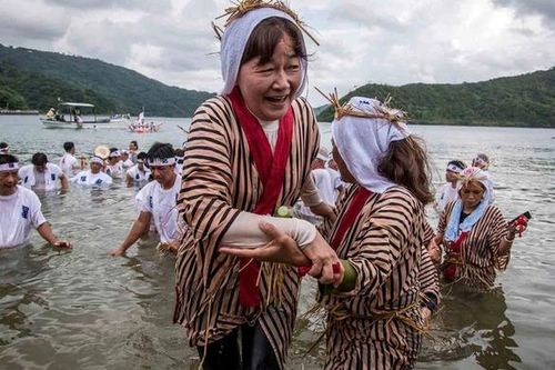 Bí mật trường thọ ở ngôi làng quan niệm '80 tuổi chỉ là thanh niên'
