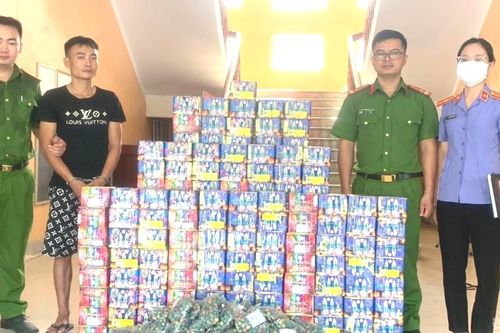 Bắt giữ tài xế vận chuyển 310 kg pháo từ nước ngoài về Nghệ An tiêu thụ