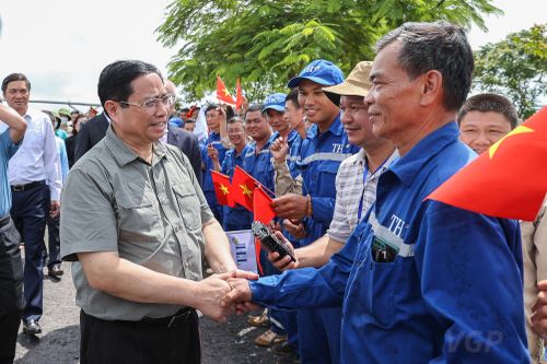 Thủ tướng thăm và làm việc với Tập đoàn TH ở Nghệ An