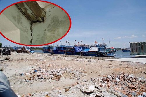 Nhà dân ở Quảng Nam nứt toác vì dự án thi công khu neo đậu tàu thuyền