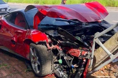 Vụ siêu xe biến dạng trên phố Hà Nội: Chủ nhân Ferrari 488 chính thức lên tiếng