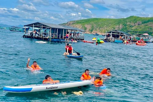 Chấn chỉnh hoạt động nhà hàng nổi tự phát ở Quy Nhơn