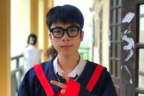 Mẹ thủ khoa tốt nghiệp THPT năm 2022 mất ngủ khi biết điểm của con